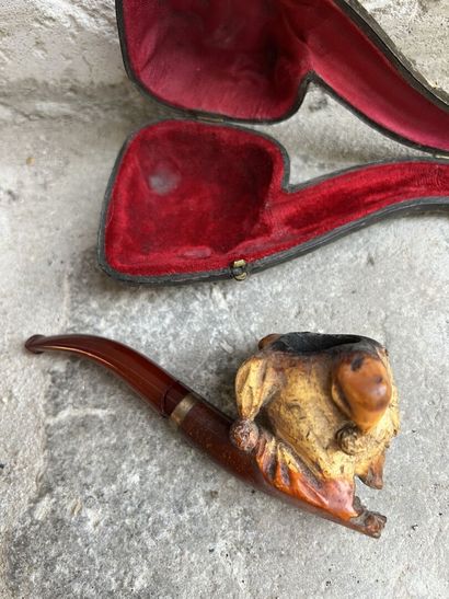 null Meerschaum and sepiolite (?) pipe in its case in the Jacob taste
With decoration...
