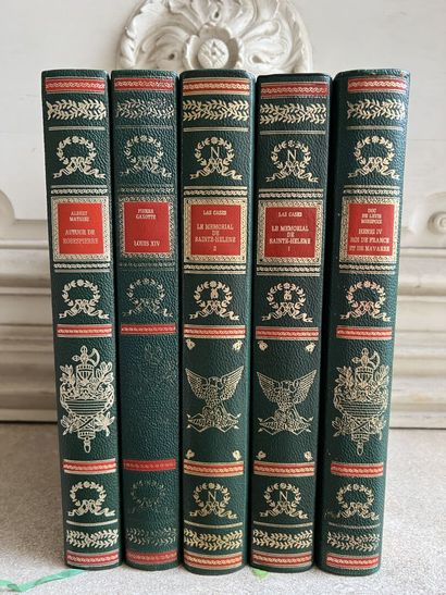 null Collection des édition Famot, 14 volumes 
Grand format, relié cuir vert, pièce...