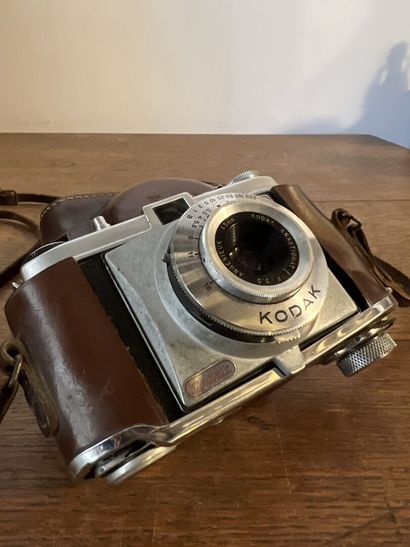 null Appareil photo Kodak, 24x36, Retinette f, objectif Angenieux, f:3,5 45 mm. Dans...