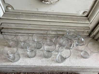 null BACCARAT
Service en cristal composé de 11 verres à orangeade et une carafe.
Signature...