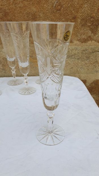 null MANNETTE de verrerie en cristal taillé, XIX et XXème siècle.
