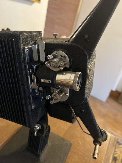 null Projecteur Kodascope model EE Eastman - Kodak CO, fabriqué aux Etats-Unis, 100/125...
