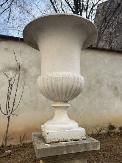 null Pair of Medici vases in cast iron XIXth century
Corbin smooth 
H. 67, D. 51...