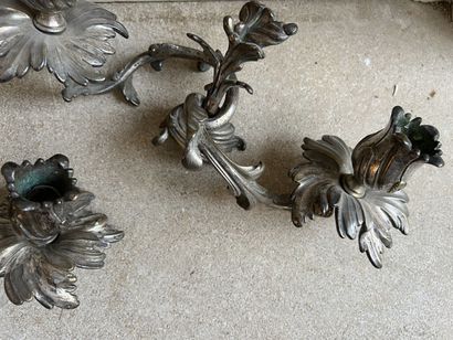 null Paire de bouquets en métal argenté, époque Louis XV
A décor de feuillages.
L....