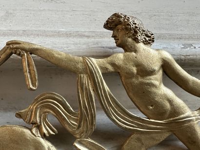 null Elément en bronze ciselé et doré d'époque Empire
Apollon sur son char
23 x 9...