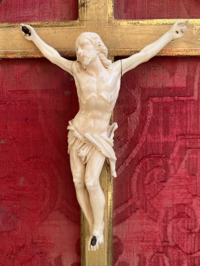 null Christ en ivoire, XIXe
H. 17 cm