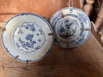 null CHINE XVIIIème
Deux assiettes en porcelaine bleu blanc
D. 22,5 cm
