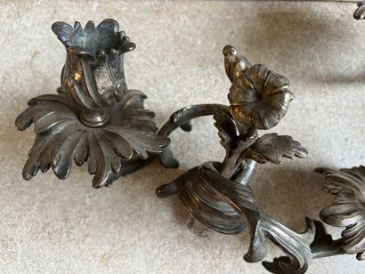null Paire de bouquets en métal argenté, époque Louis XV
A décor de feuillages.
L....