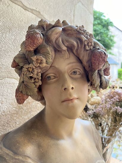 null Friedrich GOLDSCHEIDER (1845-1897)
Buste de femme à la couronne de fraises,...