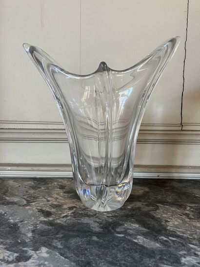 null DAUM
Vase en cristal vers 1950
H. 33 cm