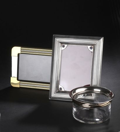 null CARTIER
Crystal POCKET (cracked) with silver frame and silver plated easel photo...