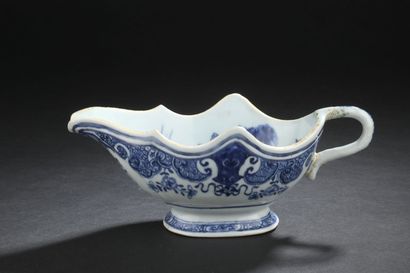 null Blue and white porcelain SAUCIERE
CHINA, 18th century
The interior decorated...