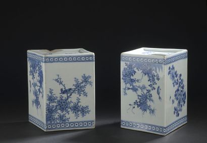 null Pair of blue and white porcelain vases
CHINA, late 19th century
Trapezoidal,...
