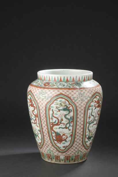 null Wucai porcelain vase
CHINA, in the Transitional style
Decorated with dragons...