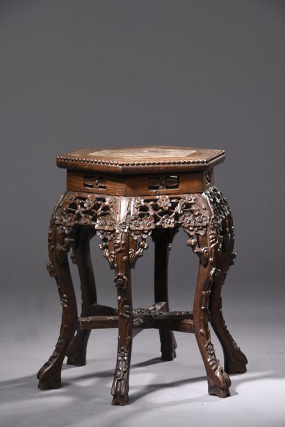 null Wood and marble saddle
CHINA, early 20th century
Hexagonal, resting on six curved...