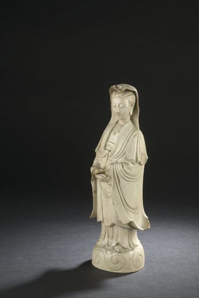 null GUANYIN STATUTE in cream enameled porcelain with cracks
CHINA, 19th-20th century
Depicted...