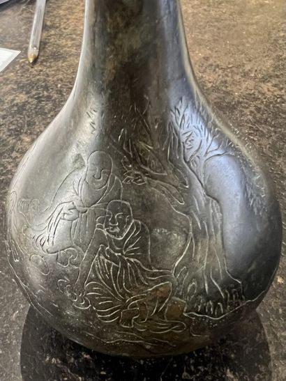 null SMALL VASE with long neck in incised bronze
CHINA
The globular body decorated...