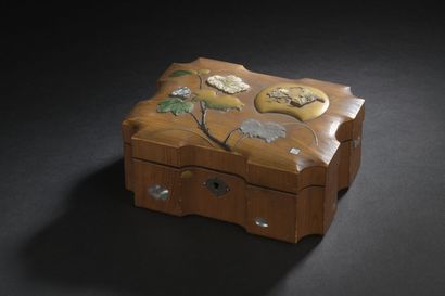 null Wooden covered box with shibayama
JAPAN, Meiji period (1868-1912)
The top of...