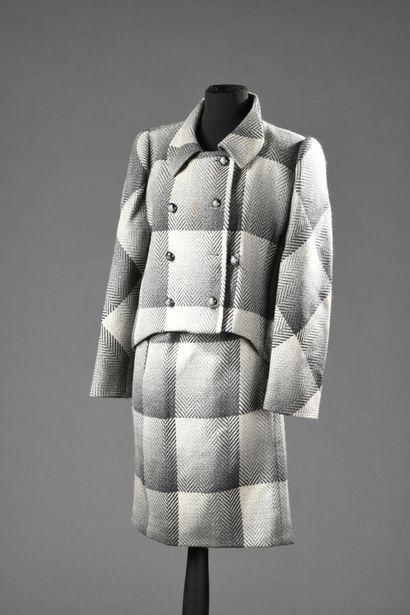 null TAILLEUR by PIERRE CARDIN, gray check and herringbone tweed, jacket with fold-down...