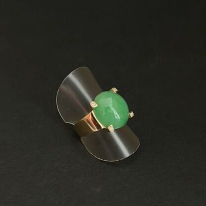 Gold ring set with a jade cabochon, the claws...