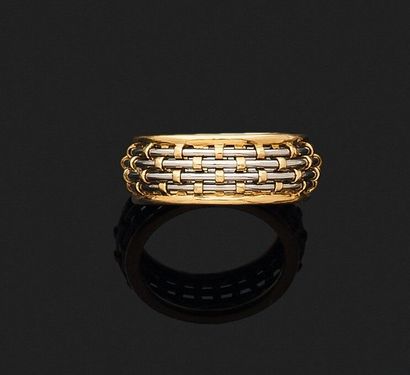 null CARTIER - LARGE RING in gold and steel. Signed.
Gross weight 7 g
