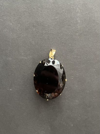 null PENDANT adorned with a large smoky citrine mounted in yellow gold.
Weight 83.2...