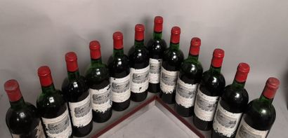 null 12 bouteilles Château DUHART MILON - 4e Gcc Pauillac 1974	
Etiquettes tachées...
