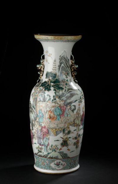 Grand vase en porcelaine famille rose
Chine,...