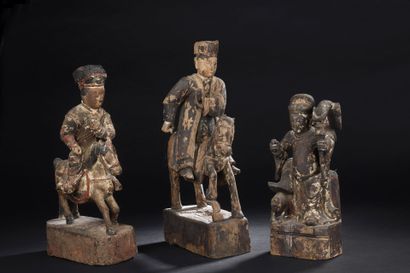 Trois groupes en bois laqué
Chine, XIXe siècle
Dont...