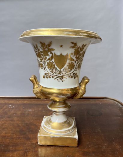 PARIS, XIXe
Vase médicis en porcelaine à...