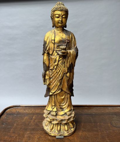 Bouddha en fonte doré 
H.47 cm