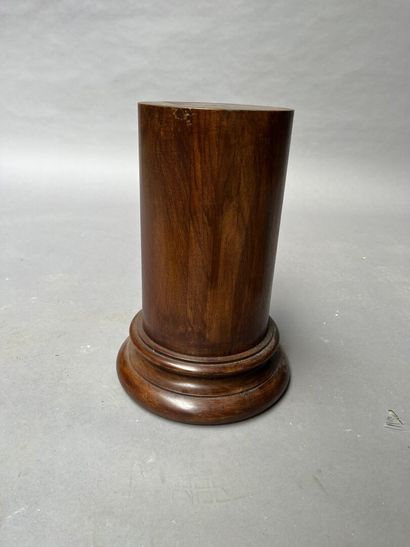 Demi colonne en bois mouluré H.46 cm
Un élément...