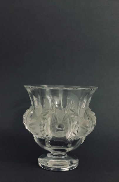 MARC LALIQUE (1900-1977) MARC LALIQUE (1900-1977)
Vase modèle « Dampierre » en cristal...