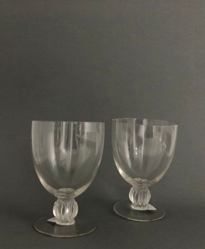 RENÉ LALIQUE (1860-1945) RENÉ LALIQUE (1860-1945)
Paire de verres à vin modèle «...