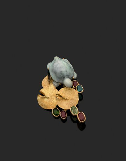 null Jean VENDOME (1930-2017)
"Série nénuphar" 1996
Gold pendant brooch featuring...