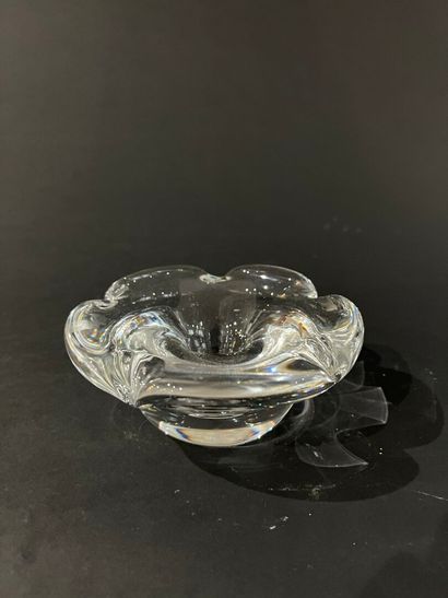 null DAUM
Flower-shaped crystal candlestick.
Signed at the tip 
L.14cm