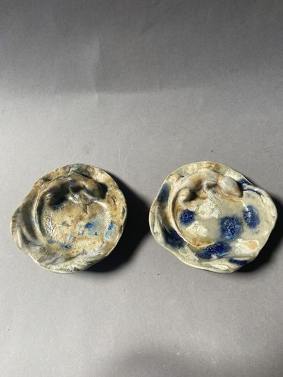 null GREBER Charles (1853-1935)
Two stoneware ashtrays, polychrome enamels. Salamander...