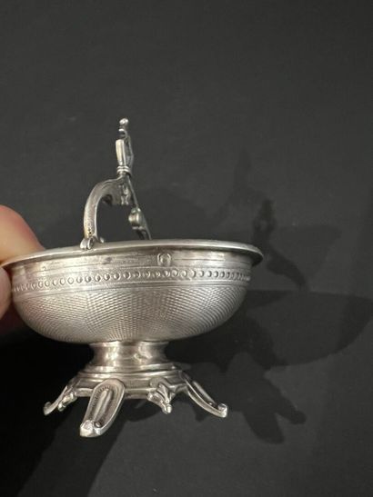 null Double salt cellar in oval silver with guilloché motif
Minerve hallmark
Weight...