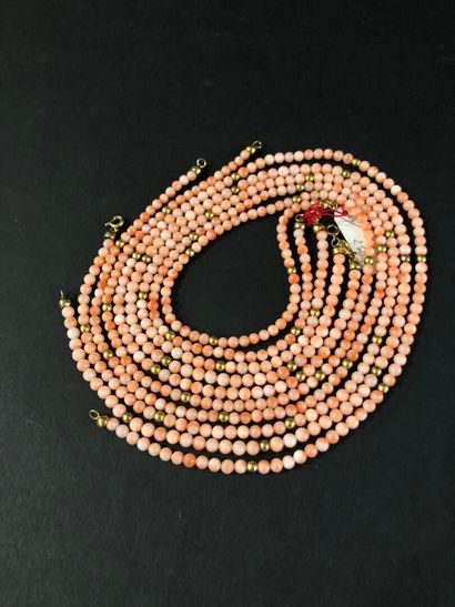 null Five angel-skin pink coral necklaces.
Vermeil clasp.
L. 42 cm, D. 38.9g
