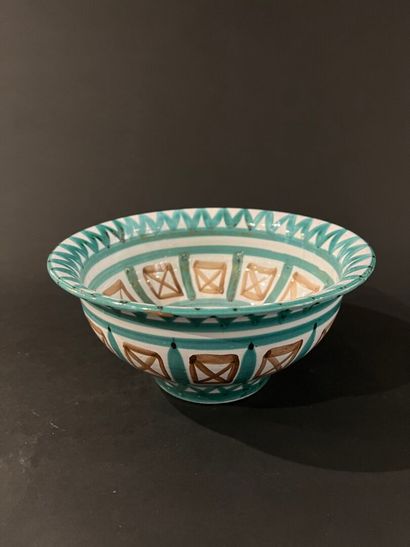 null Robert Picault (1919-2000)
ceramic bowl with stylized decoration.
Monogrammed.
H10dia.22cm...