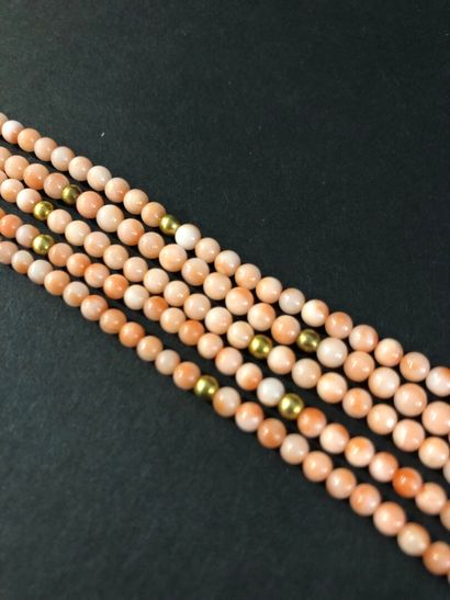 null Five angel-skin pink coral necklaces.
Vermeil clasp.
L. 42 cm, D. 38.9g