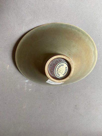 null FRIBERG Berndt (1899-1981) for GUSTAVBERG
Small ceramic bowl.
Signed "Friberg"...