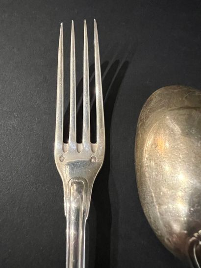 null Maison HENIN
Silver birth cutlery with gadroon decoration.
Unencrypted
Weight...