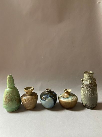 null GREBER Charles (1853-1935)
Lot of five stoneware vases with polychrome enamels.
Signed.
Height...