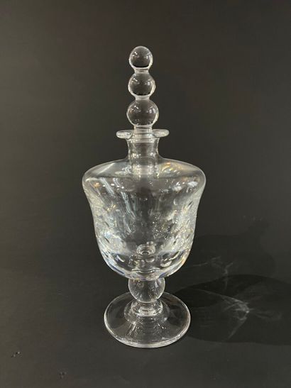null SAINT LOUIS, Bubble model.
Crystal decanter resting on a pedestal.
Signed
H.29,5...
