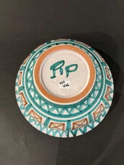 null Robert Picault (1919-2000)
ceramic bowl with stylized decoration.
Monogrammed.
H10dia.22cm...