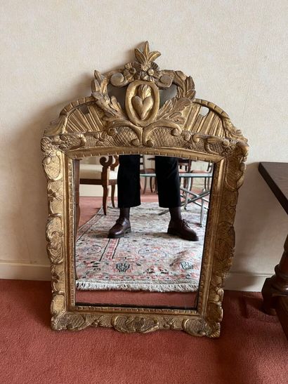 null Small moulded, carved and gilded wood mirror, late 18th century
68 x 43 cm