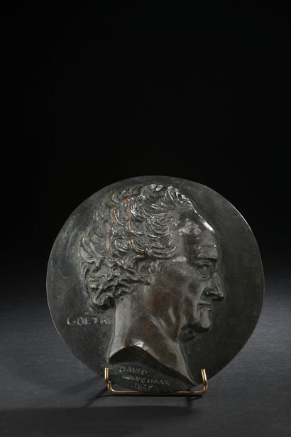 null David d'Angers
Goethe
Posthumous casting
Bronze medallion with green-brown patina
Signed,...