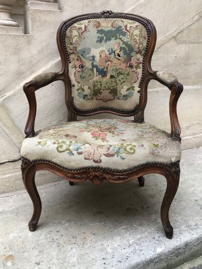 null Louis XV period armchair in natural, molded and carved wood, stamped P. Bernard.
Decorated...
