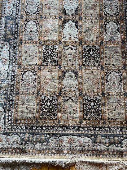 null IRAN
Carpet
In wool and silk with geometric decoration of animal scenes alternating...